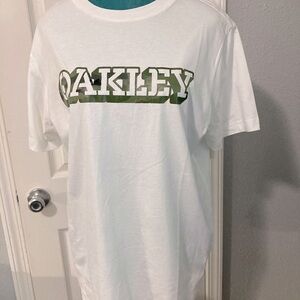 Nwt Oakley camo white men’s T-shirt, size medium custom fit